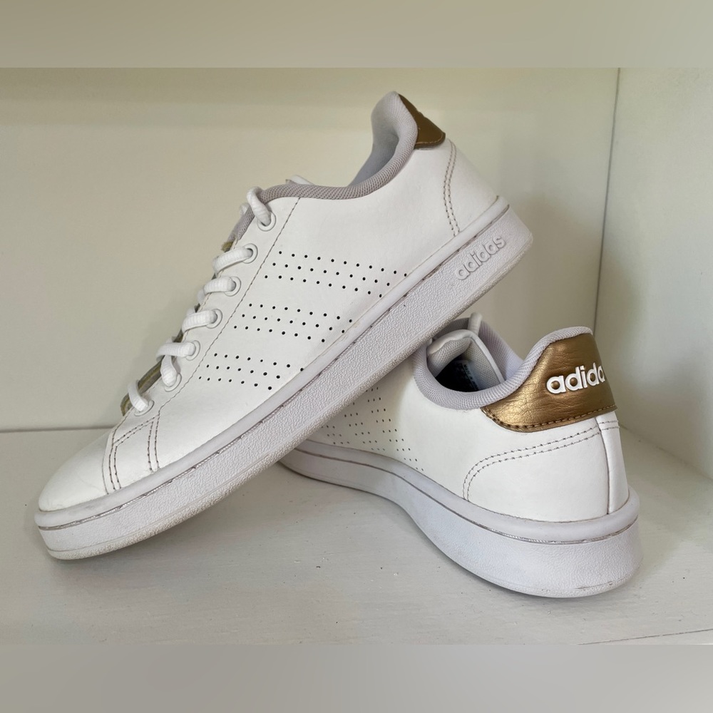 Women's White and Gold Adidas Advantage   Sneakers Shoes  - Size 8 F36223